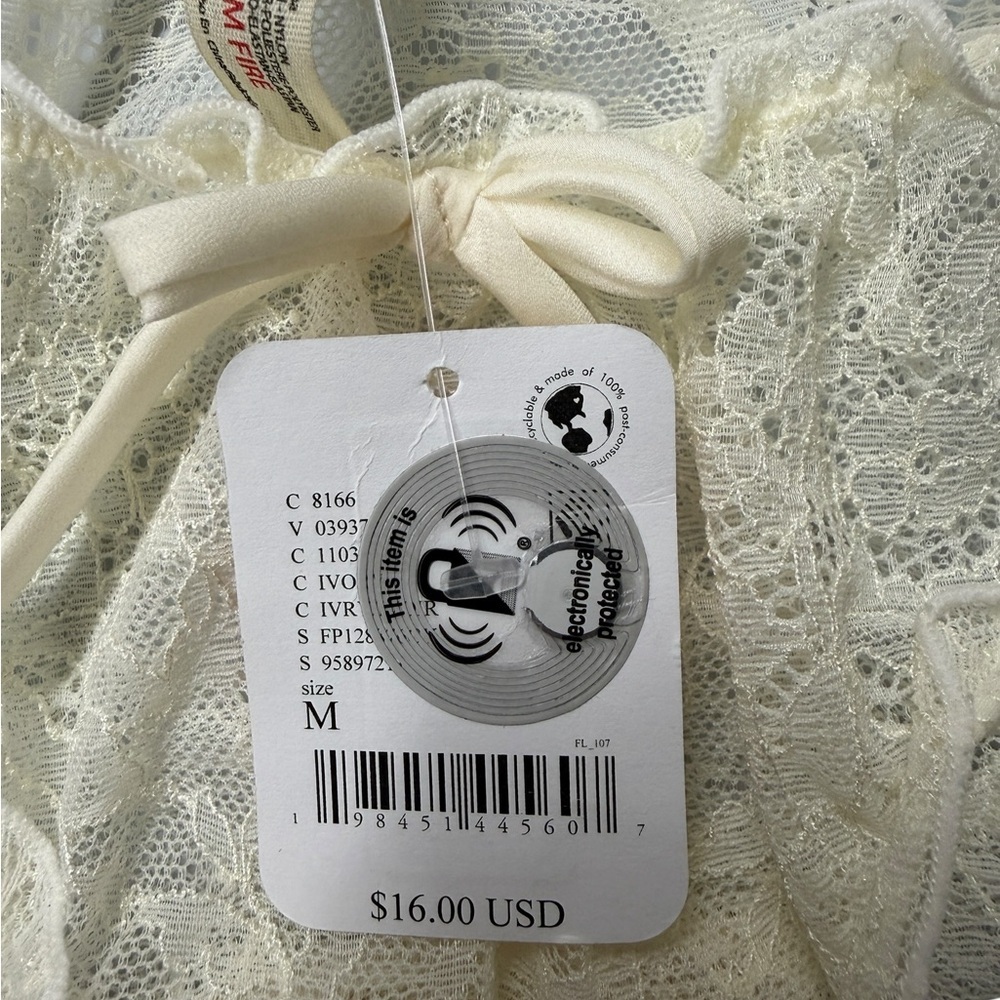 NWT Free People bridal lace Ruffle panties in Cream size medium - Picture 3 of 5